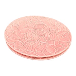 Vintage Bordallo Pinheiro Pink Daffodil Flower Majolica Pottery 9.25" Plates-Set of 2 For Sale