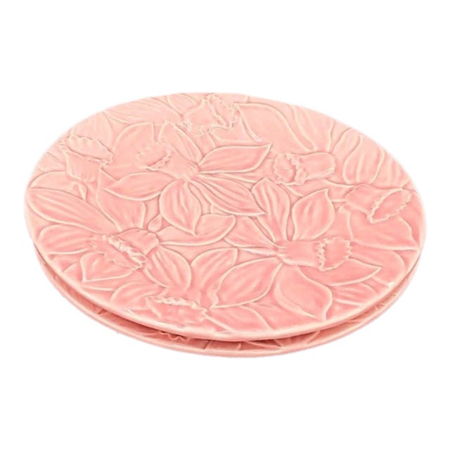 Vintage Bordallo Pinheiro Pink Daffodil Flower Majolica Pottery 9.25" Plates-Set of 2 For Sale