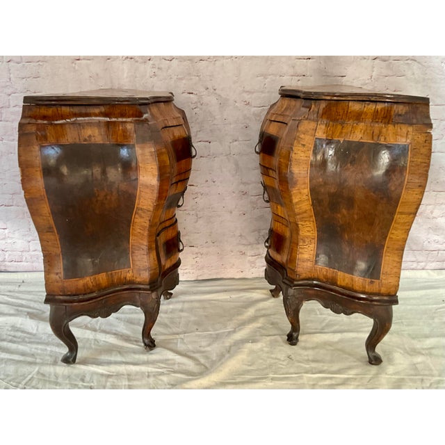 Italian Burled Wood Rococo Style Bombé Chests a Pair For Sale - Image 11 of 16