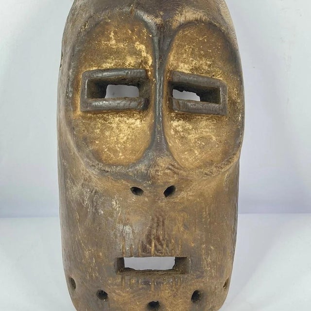 Carvings of figures and masks from the Kumu (Komo) people have gained attention in the last 25 years, thanks to the...