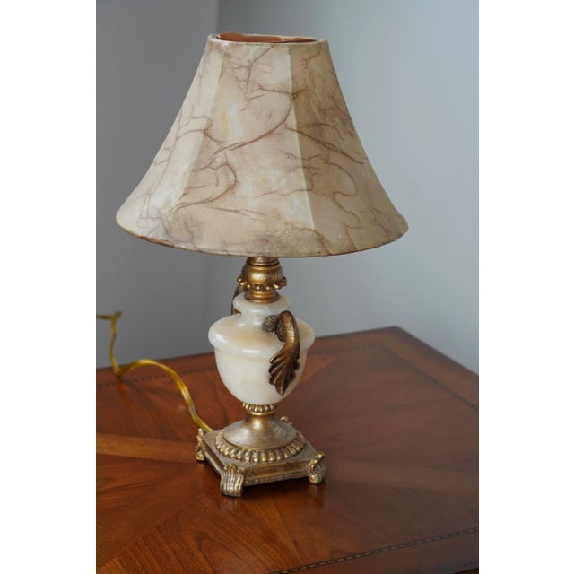 Vintage Petite Polished Alabaster French Style Accent Lamp For Sale - Image 4 of 7