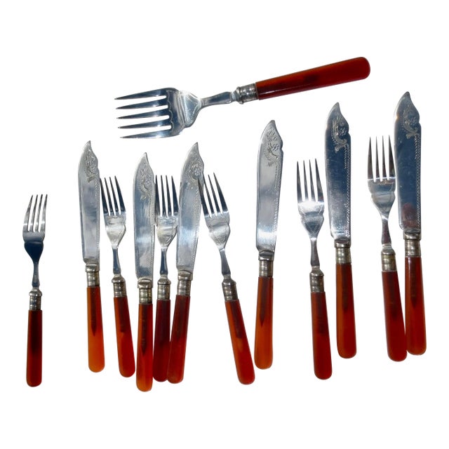 Bakalite Fish Set With Server For Sale