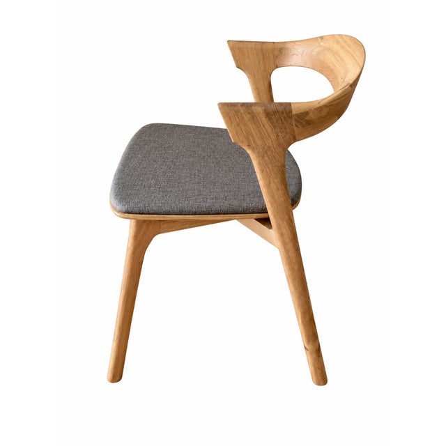 Contemporary Pair of Ethnicraft Bok Dining Chairs by Alain Van Havre – Solid Teak With Warm Grey Cushions – Showroom Models For Sale - Image 3 of 9