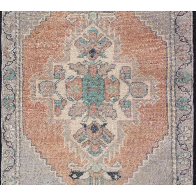 Mid 20th Century Vintage Turkish Oushak Rug With All-Over Sub-Geometric Medallion Design For Sale - Image 5 of 8