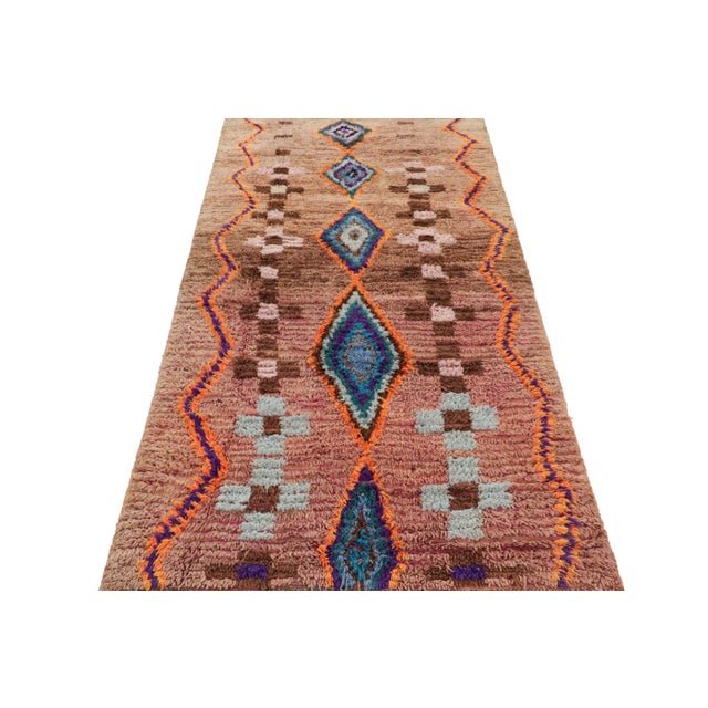 1950s Vintage Moroccan Runner Rug, Orange & Beige With Geometric Pattern - Rug & Kilim For Sale - Image 5 of 7