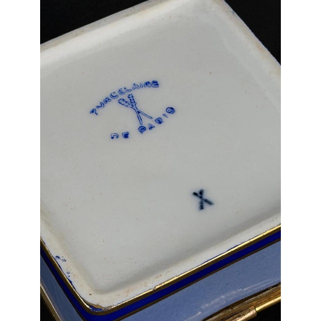 French Cobalt Porcelain Box with Gilt Eagle from Porcelaine de Paris, 1900-1930 For Sale - Image 6 of 7