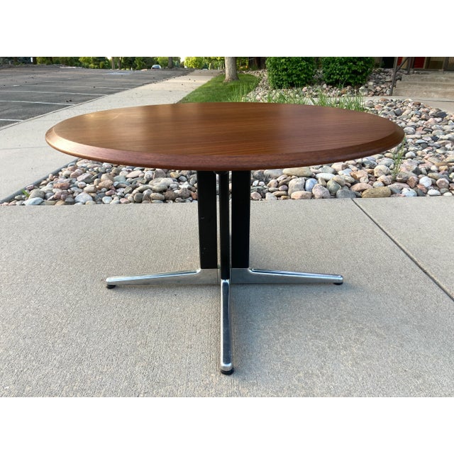Vintage segmented aluminum group action office style round dining or conference table after George Nelson. Manufactured in...