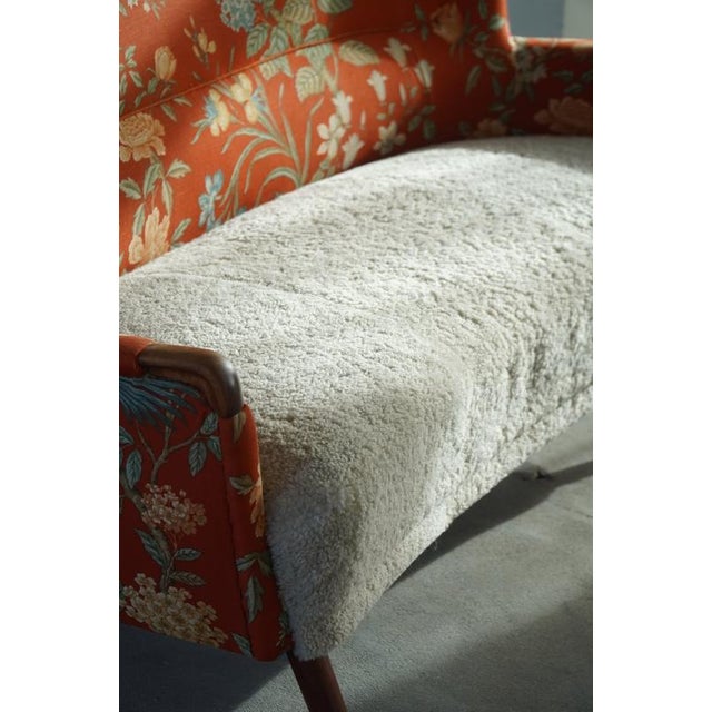 Mid-Century Modern Danish Curved Sofa in Floral Fabric and Lambswool, 1960s For Sale - Image 4 of 17
