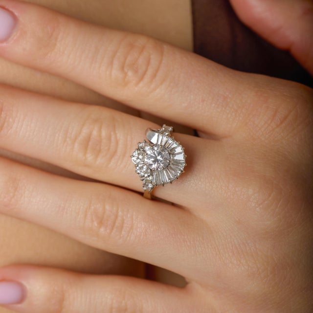 1960s 1960s Mid Century 2.00 Carat Total Weight Diamond 18k Yellow Gold Ring, Size 7 For Sale - Image 5 of 6