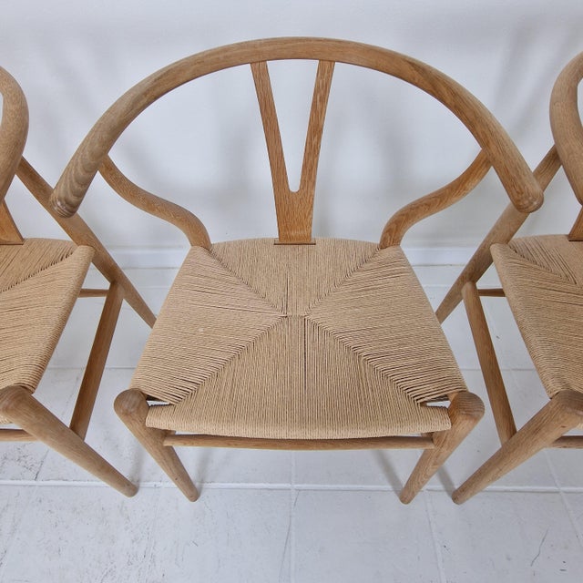 Brown CH24 Wishbone Chairs by Carl Hansen & Son, Denmark, Set of 5 For Sale - Image 8 of 16