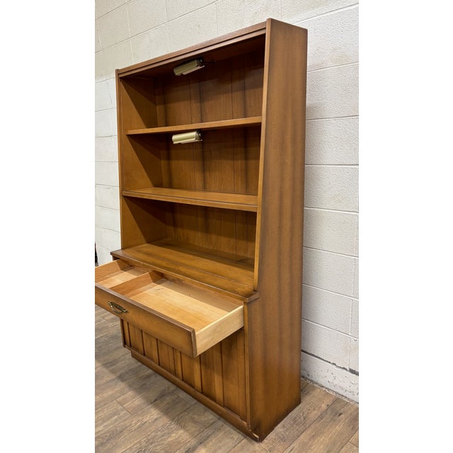 Vintage American of Martinsvile MCM Lighted China Cabinet and Hutch For Sale - Image 10 of 17