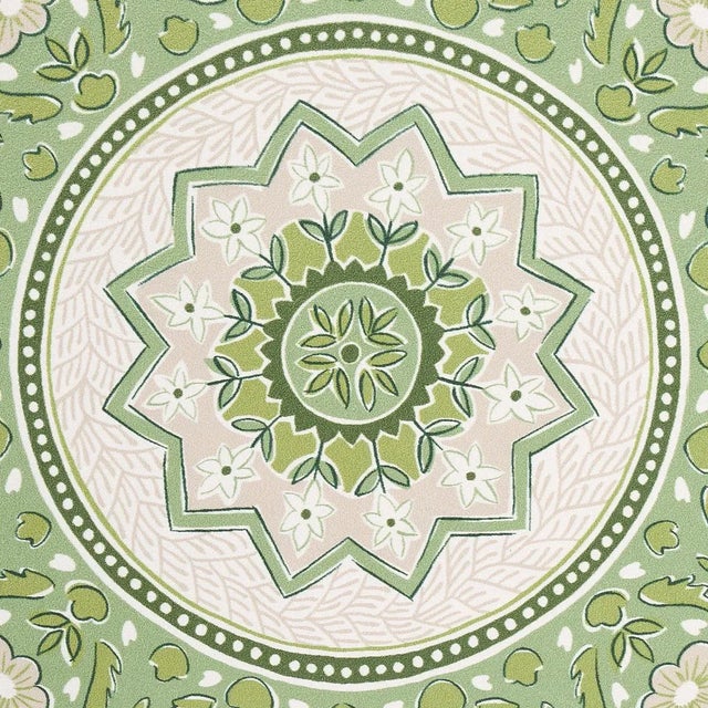 Contemporary Sample - Schumacher x Mark D. Sikes Montecito Medallion Wallpaper in Leaf Green For Sale - Image 3 of 6