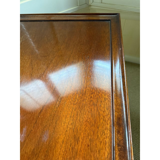 Queen Anne Vintage Mahogany Shell Carved Queen Anne Style Tea Table Attributed to Hickory Chair For Sale - Image 3 of 15