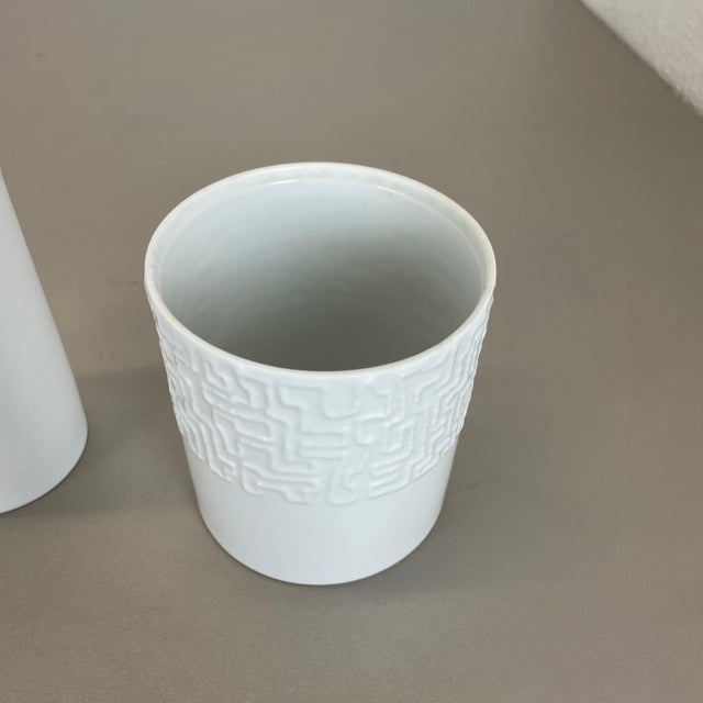 Abstract Porcelain Vases attributed to Cuno Fischer for Rosenthal, Germany, 1980s, Set of 2 For Sale - Image 12 of 16