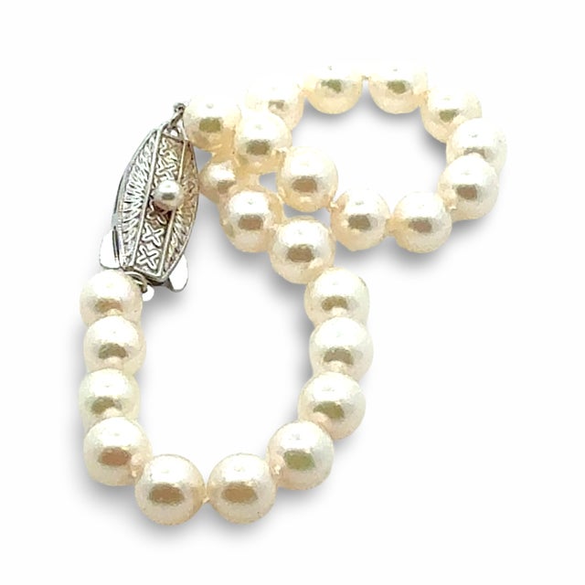 1990s Mikimoto Akoya Pearl Bracelet 7.5" 6.5 Mm Sterling Silver Estate For Sale - Image 4 of 7