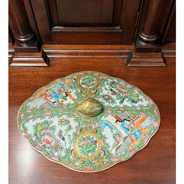 Antique Chinese Porcelain Famille Rose Medallion Tureen With Scalloped Lid For Sale - Image 9 of 15