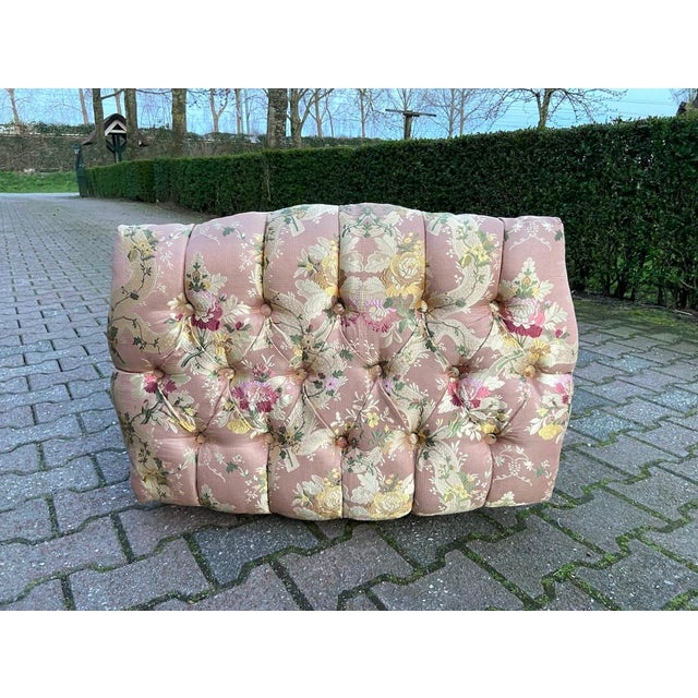 1990s 1990's French Louis XVI Gilt Ottoman Bench – Pink Tufted Damask Upholstered Seat For Sale - Image 5 of 8