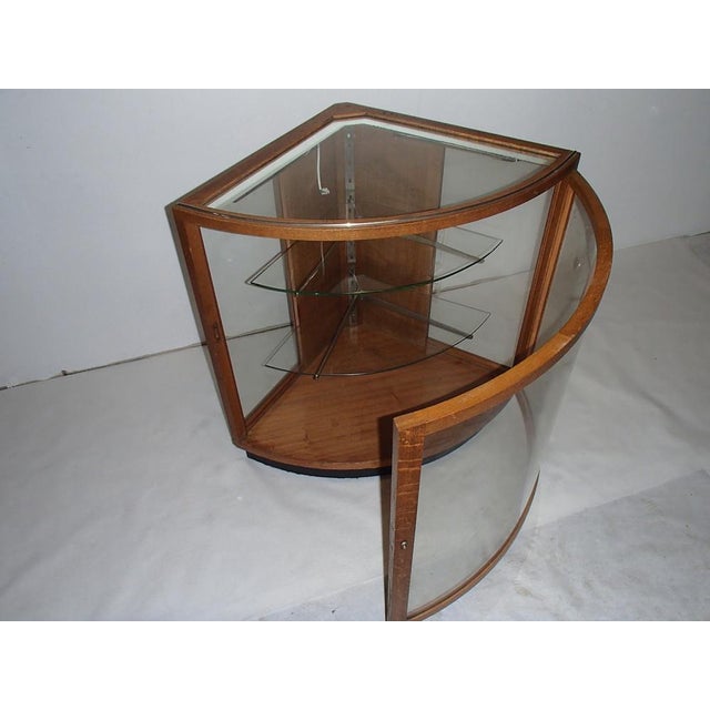 Bauhaus Bauhaus Corner Display Case with Adjustable Glass shelves and Lighting For Sale - Image 3 of 18