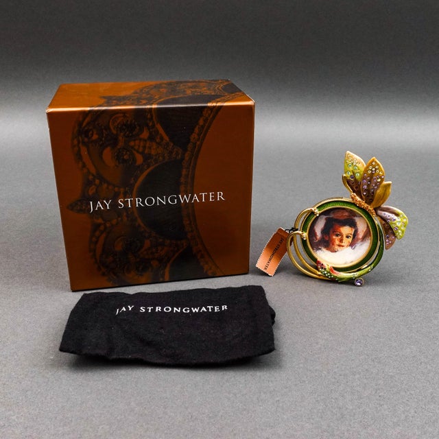 Jay Strongwater Butterfly Enameled Swarovski 2" Round Picture Photo Frame Rare. Measures approximately 3 1/8" long, 1...