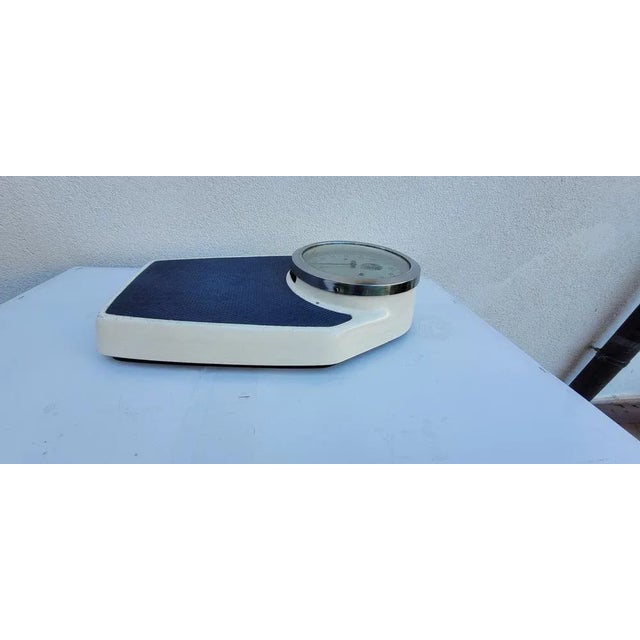 Beautiful Erlicon Made in Germany scale, working and in excellent condition, large and very stable. Weighs up to 149 kg