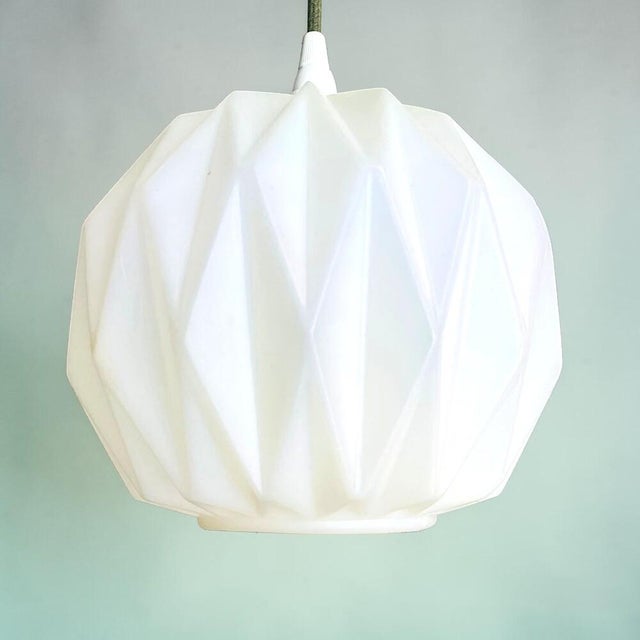 White Mid-Century Modern Scandinavian Style White Acrylic Origami Pendant Lamp, 1960s For Sale - Image 8 of 12