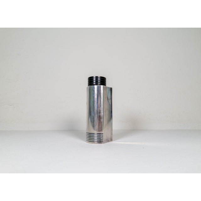 Wonderful, silver-plated art deco cocktail shaker and 6 small glasses. Designed by folke arström in sweden 1936 and...