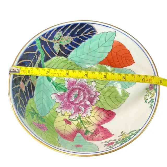 Early 20th Century Vintage Chinese Export Tobacco Leaf Bowl With Gilt Rim For Sale - Image 5 of 9
