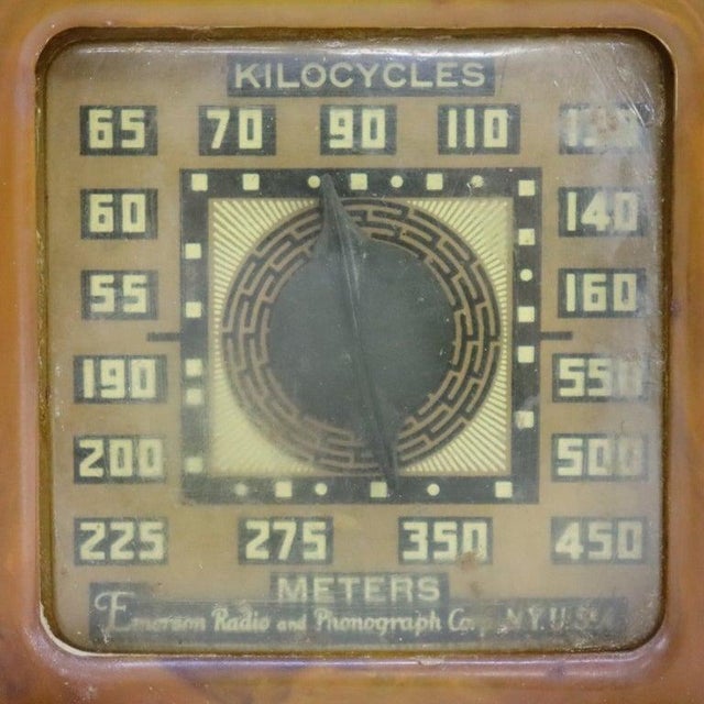 Mid-Century Modern Antique Emerson Model Ep 375 5+1 Catalina Radio C1940 For Sale - Image 3 of 8