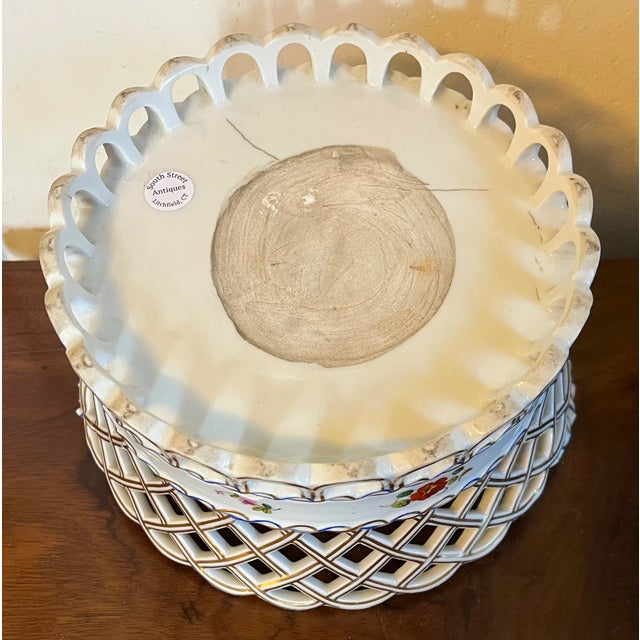 Antique Early 19th Century Old Paris Porcelain Reticulated Centerpiece Fruit Basket Decorated With Floral Sprig For Sale - Image 14 of 15