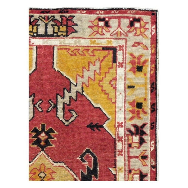 A vintage Turkish Oushak throw rug handmade during the mid-20th century. Measures: 2' 8" x 5' 2".