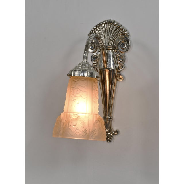 Muller Frères 1930s Muller Freres Single French Art Deco Peach Uranium Glass Wall Sconce For Sale - Image 4 of 13