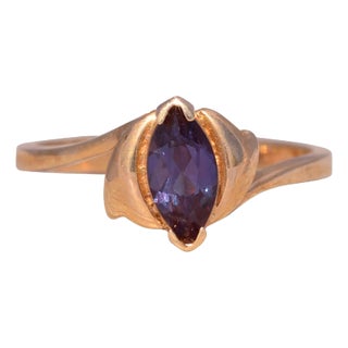 The Alexandrite Enchantment: Lab-Grown Alexandrite Ring in Yellow Gold For Sale