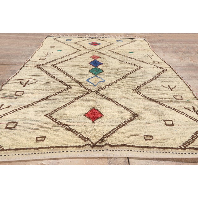 Vintage Azilal Moroccan Rug, 05'01 X 09'05 For Sale - Image 9 of 10