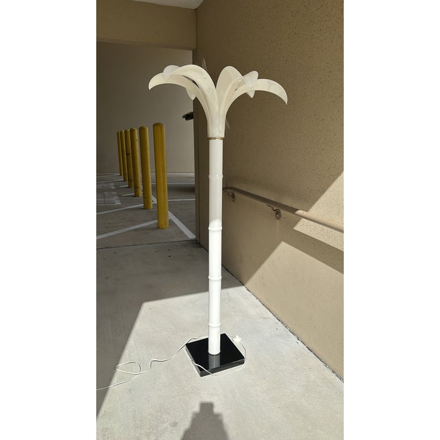 Postmodern 1980s Glamorous Hollywood Regency White Palm Tree Floor Lamp in the Style of Dario Bartolini For Sale - Image 3 of 15