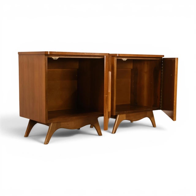 Young Manufacturing Vintage Sculptural Mid Century Modern Pair of Nightstands C. 1960s, Attrbiuted For Sale - Image 9 of 14