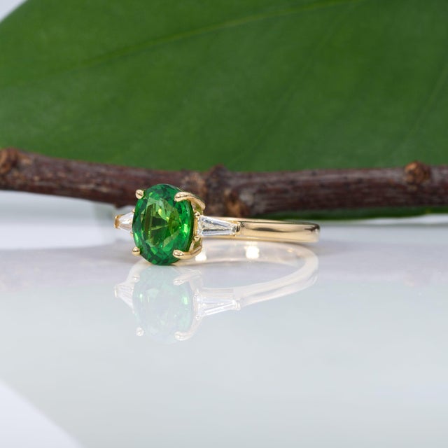 1.8Ct Tsavorite Garnet Ring With Earth-Mined Diamond Accents: Solid 18k Gold, Size 6.75 For Sale In Columbus - Image 6 of 9