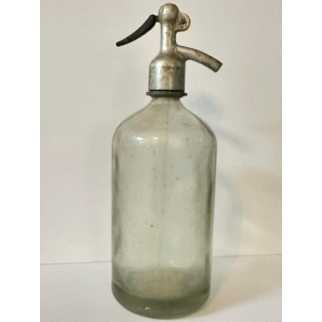 Vintage Mid 20th Century Glass Bar Ware 1 Liter Seltzer Water Bottle For Sale In Orlando - Image 6 of 8