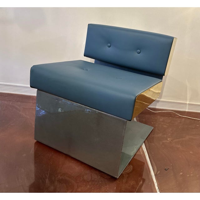 With a very eclectic style and simplicity , in the style of the 1970s . Pair of Lounge Chairs made of stainless steel...