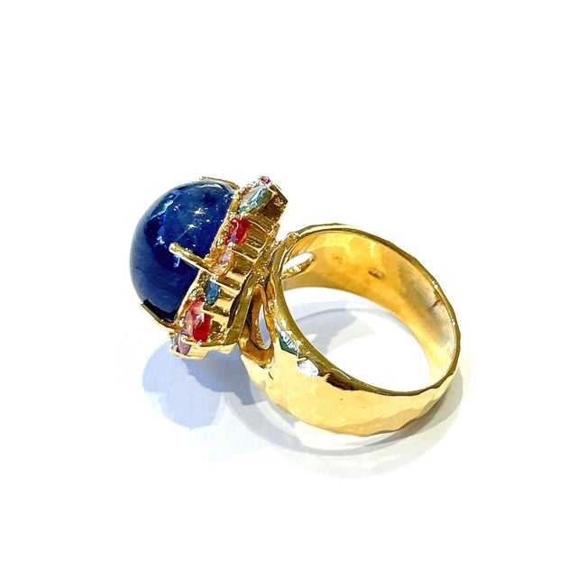 Bochic “Capri” Vintage Blue Sapphire & Multi Sapphire Ring Set In 18K Gold & Silver For Sale - Image 11 of 12