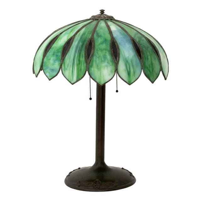 Late 20th Century Tiffany Style Slag Glass Table Lamp For Sale