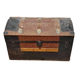 1880s Victorian Dome-Top Immigrant Trunk With Original Divided Tray & Embossed Tin For Sale
