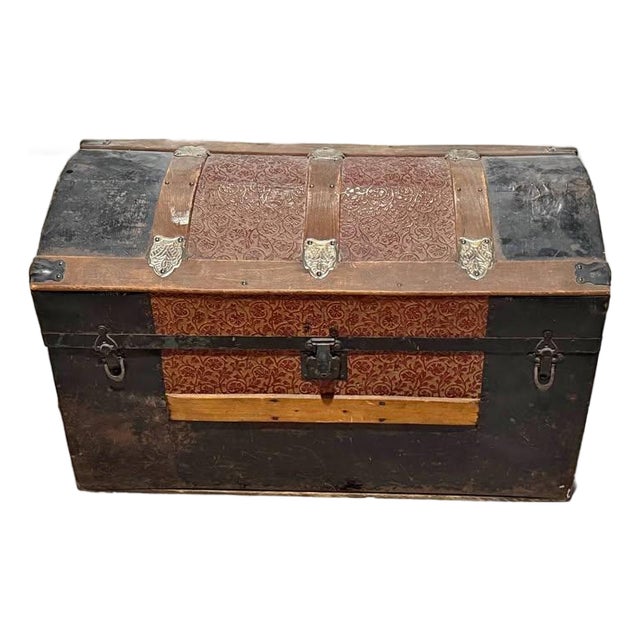 1880s Victorian Dome-Top Immigrant Trunk With Original Divided Tray & Embossed Tin For Sale