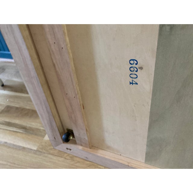 1960s Hekman Media or Record Cabinet – White & Green With Carved Doors For Sale - Image 11 of 12