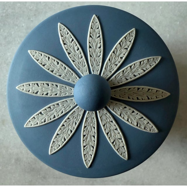 1970s Vintage Wedgwood Jasperware Vanity Jar With Lid For Sale - Image 5 of 12