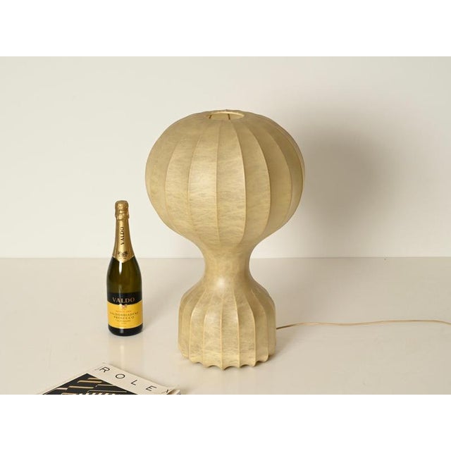 Flos Large Gatto Beige Cocoon Table Lamp by Castiglioni for Flos, Italy, 1960s For Sale - Image 4 of 11