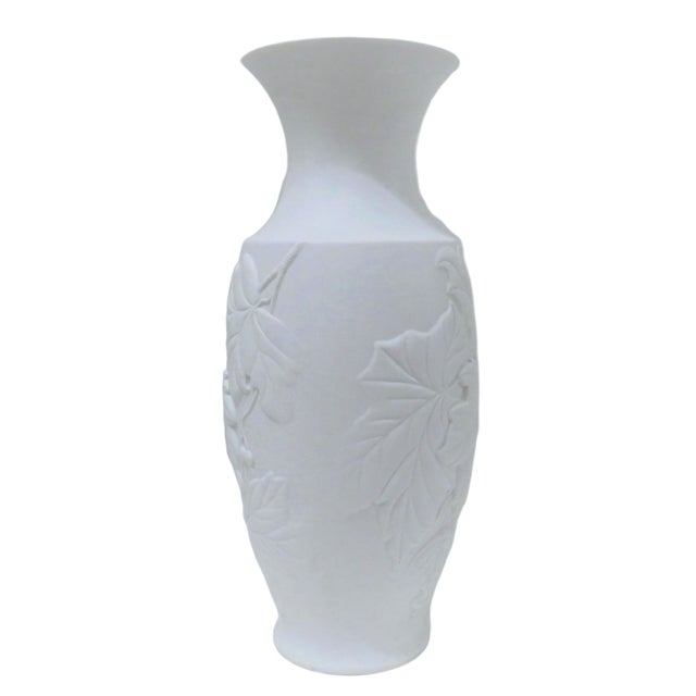 Traditional Bavarian Leaf-Embossed Porcelain Vase For Sale - Image 3 of 6