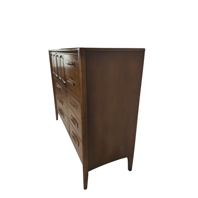 Broyhill Emphasis Mid-Century Modern Eight-Drawer Gentleman’s Chest For Sale - Image 9 of 16