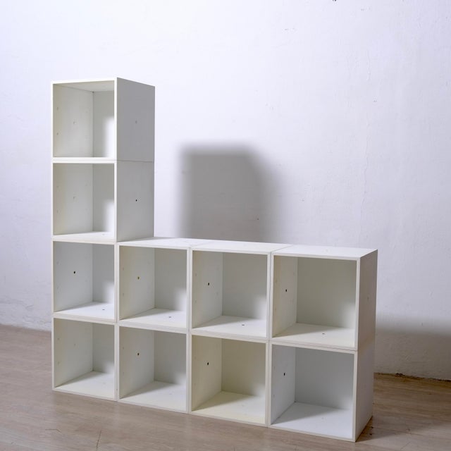 Beautiful modular 10-cube bookcase, original from the 1970s, as you can see from the photos, it's practical and fun thanks...