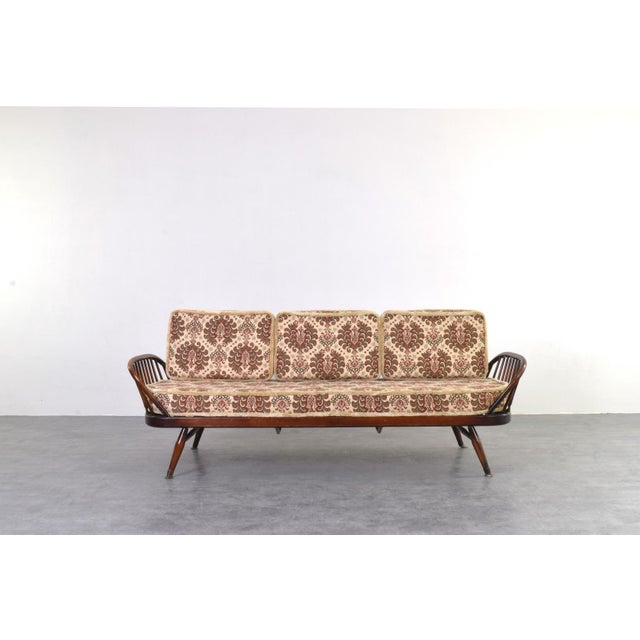 The Studio Couch sofa, designed by Luciano Ercolani for the British manufacturer Ercol, is one of the most recognizable...