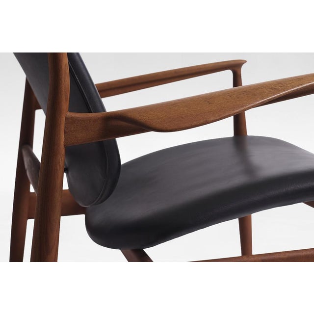 Wood FD136 Lounge Chair in Black Leather and Teak by Finn Juhl, France, 1960s For Sale - Image 7 of 11